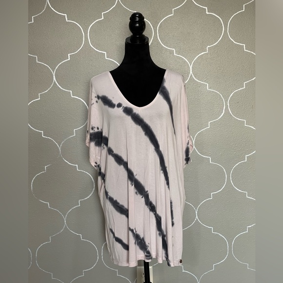 Livi Active Tops - 🏷️ Livi Active Cut Out Tee from Lane Bryant Size 22/24